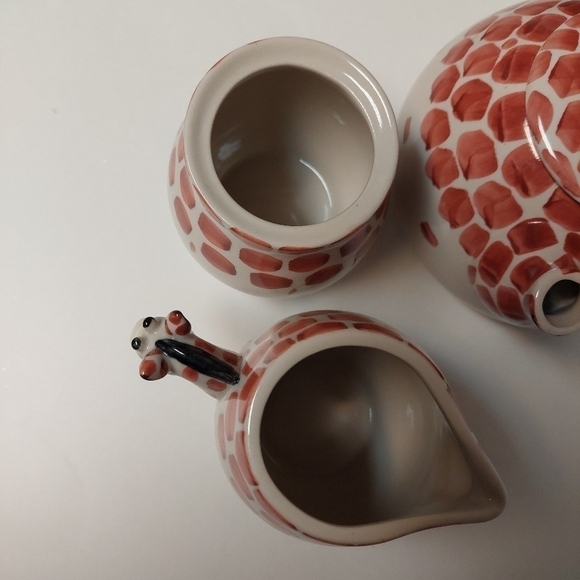 Vintage* (1998) Pier 1 Giraffe Teapot, Creamer and Uncovered Sugar Bowl - Picture 5 of 6